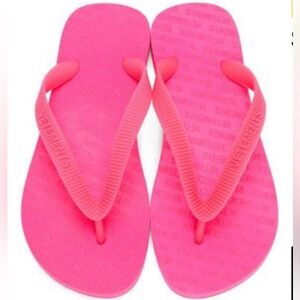 Vetements rubber flip flops logo
